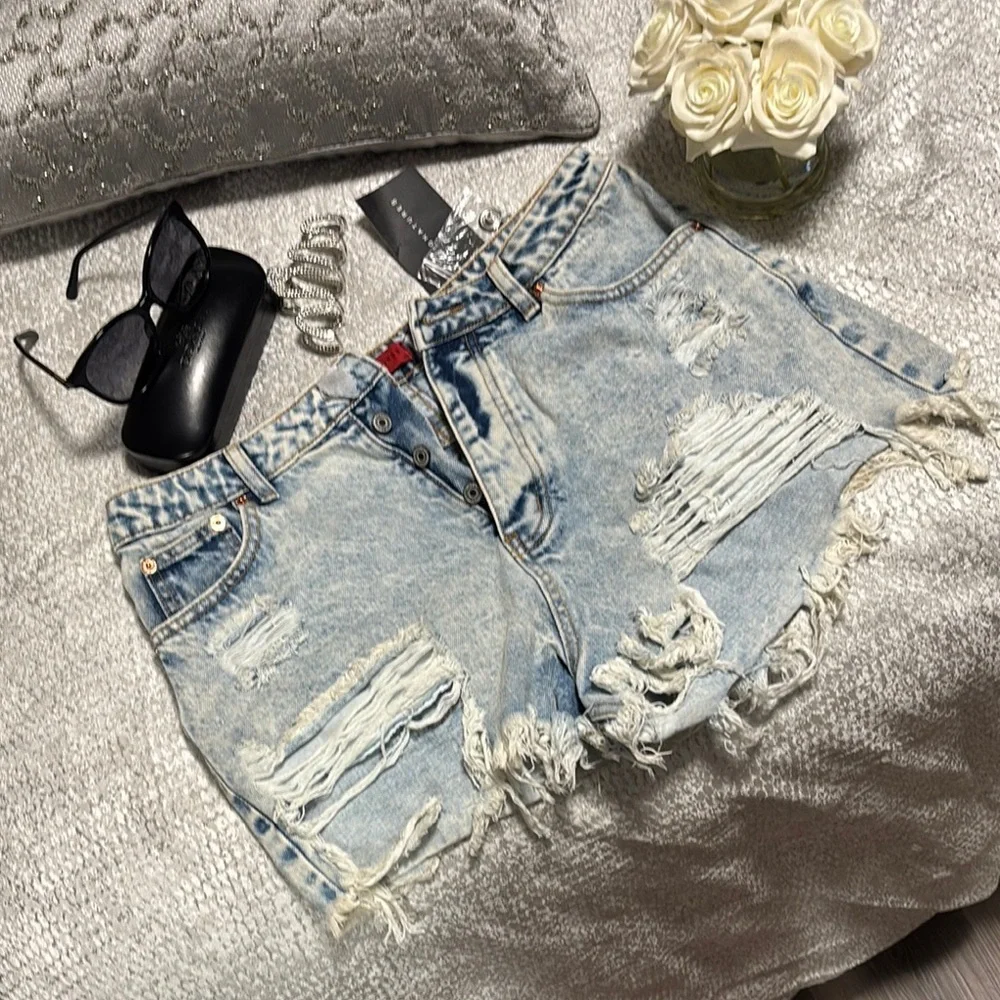 NWT Signature 8 Blue Jean Shorts High-rise Distressed Acid washed - Picture 9 of 14